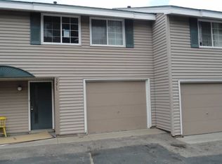 3271 Valley Ridge Dr, Eagan, MN 55121