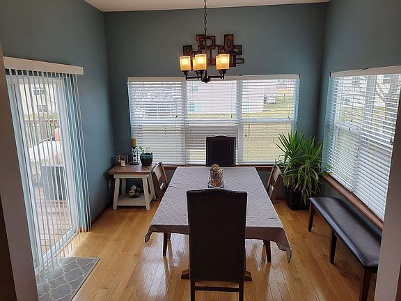 Dining room leads to deck