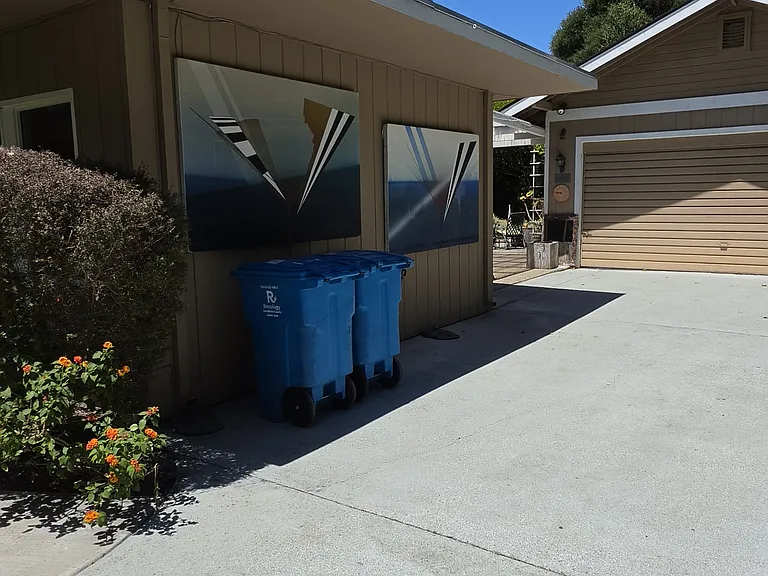 Driveway/Garage