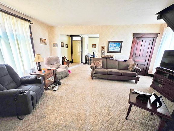 5th image of 615 E 5th Ave