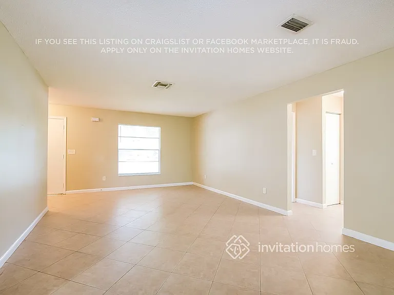 2454 Hope Ave — Photo 5