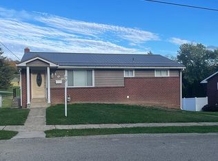 100 Mayflower Dr, Uniontown, PA