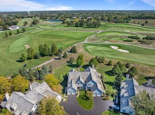 565 Greenway Dr, Lake Forest, IL 60045