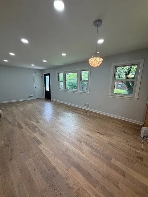5 bed, 2376 sqft, $3,800 — Photo 2
