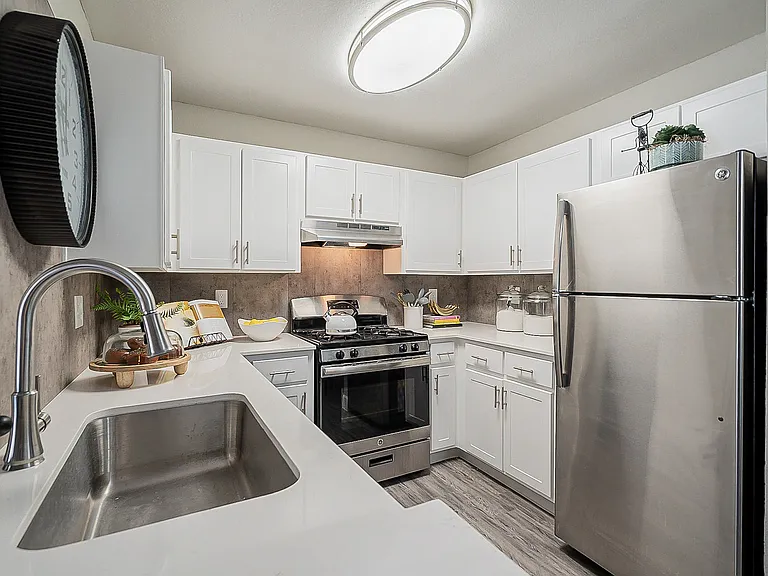 Sterling Point Apartment Homes — Photo 42