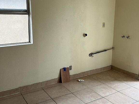 5th image of 1066 W 5th St #3