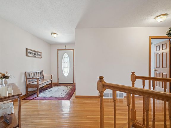 5th image of 729 Walnut Rdg