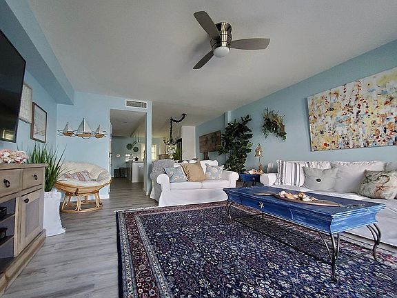 5th image of 129 Pompano Dr SE