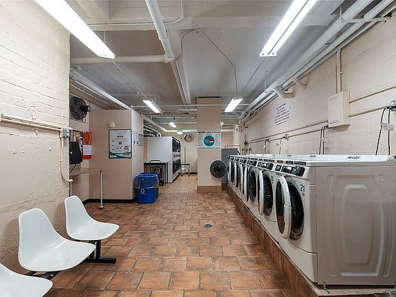 5th image of 83-37 Saint James Ave #1K