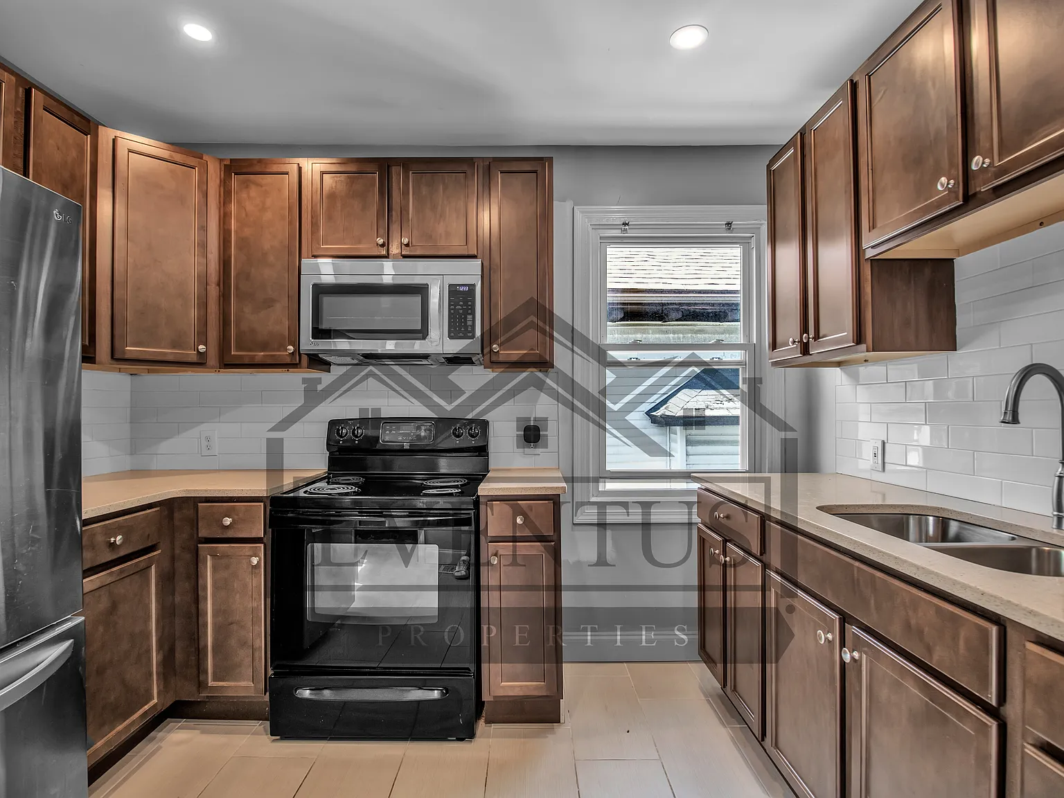 4 bed, 1.5 bath, 1400 sqft, $700 — Photo 2