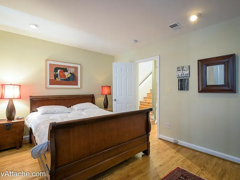 224 E St NE — Photo 37