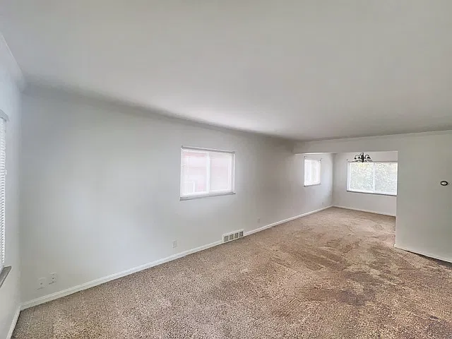 2 bed, 1024 sqft, $1,300 — Photo 4