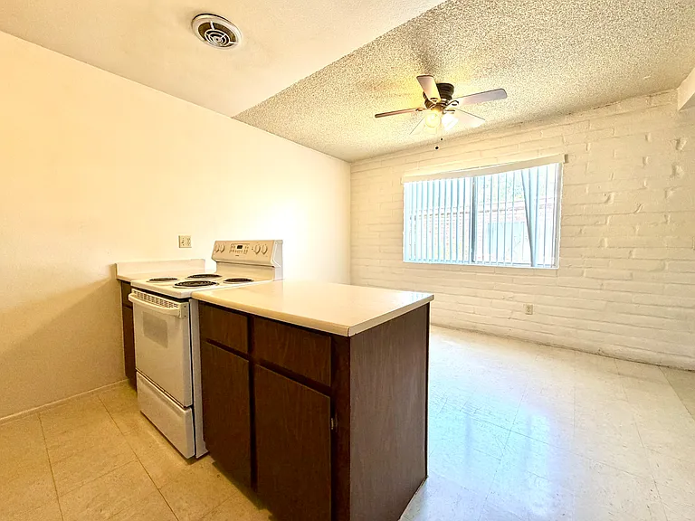 Desert Terrace Apartments - 2 and 3 Bedrooms with Community Pool and Laundry! — Photo 11
