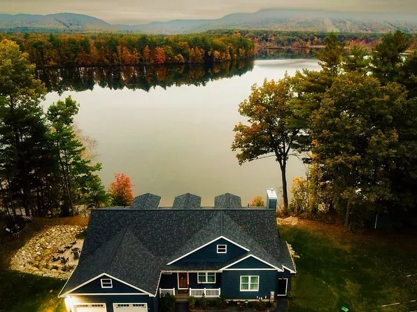 28 Lansburg Ln, Queensbury, NY 12804