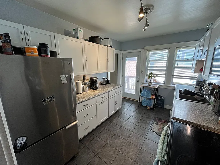 2214 W 5th St — Photo 9