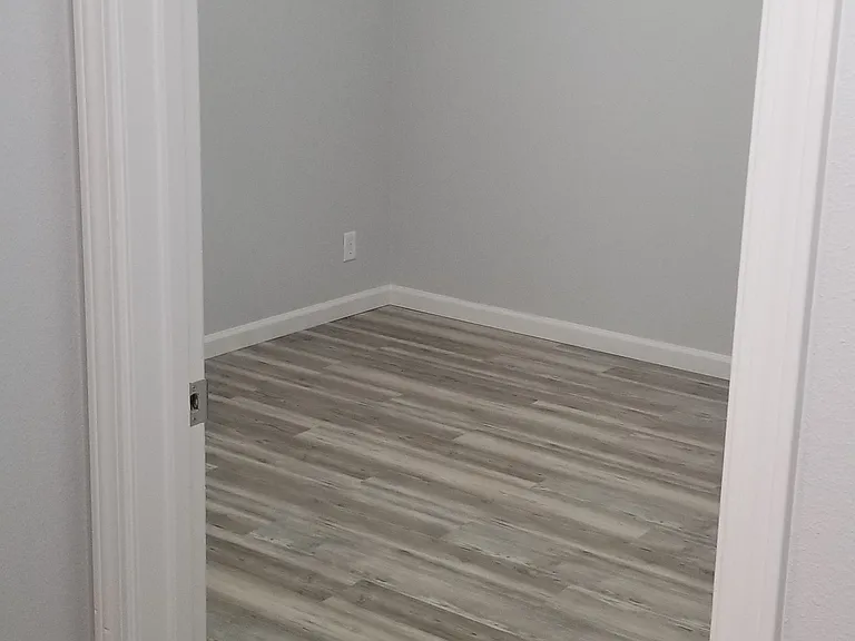 Room has carpet