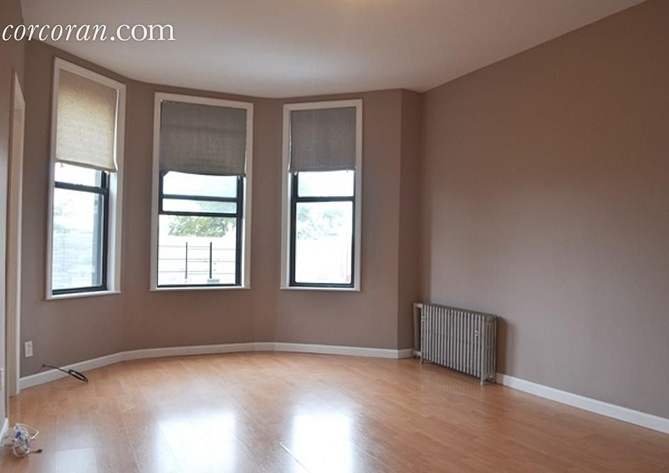 1st image of 54 Hausman St #3