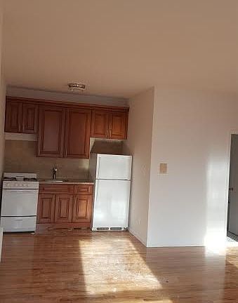 4th image of 122 Dikeman St APT 3F