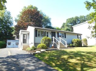 16 Roath St, Worcester, MA 01604