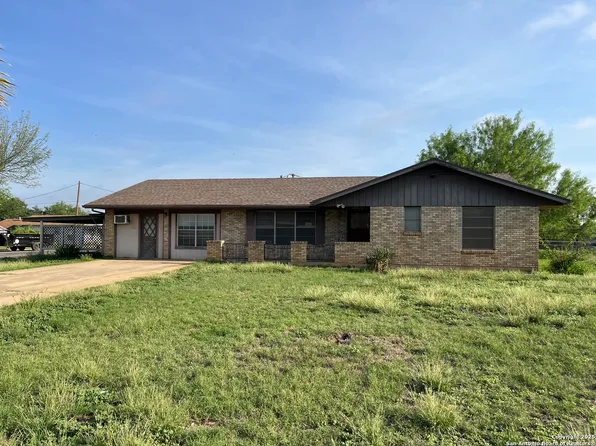 608 Leona St, Cotulla, TX 78014