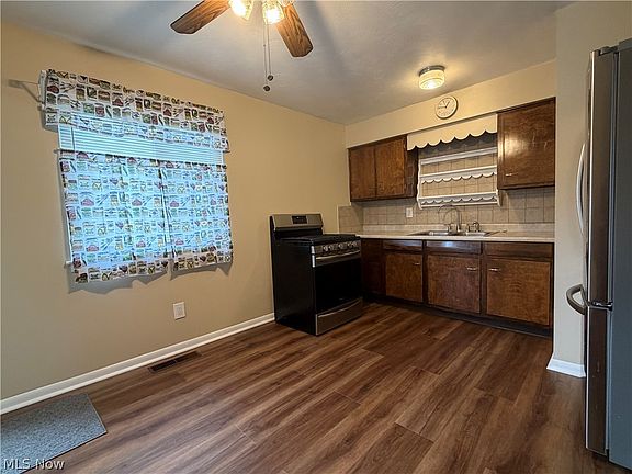 4th image of 2849 25th St NE