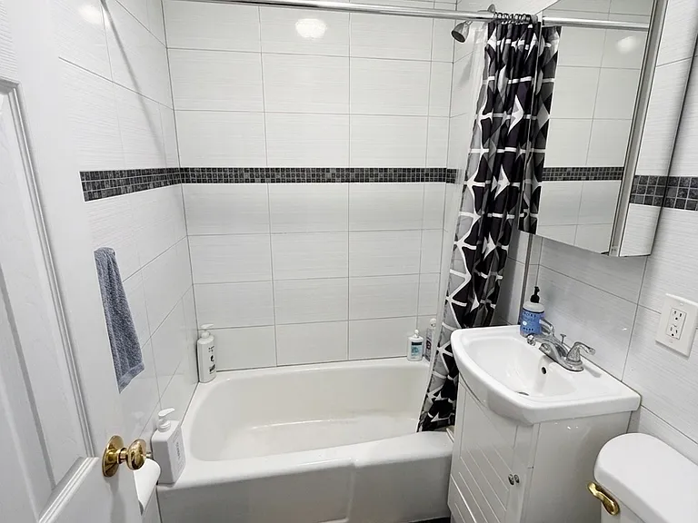 1317 1st Ave #2E — Photo 3