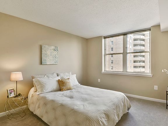 5th image of 900 N Taylor St APT 1431