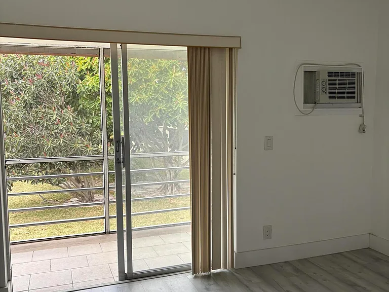 374 Camden Dr #P — Photo 8