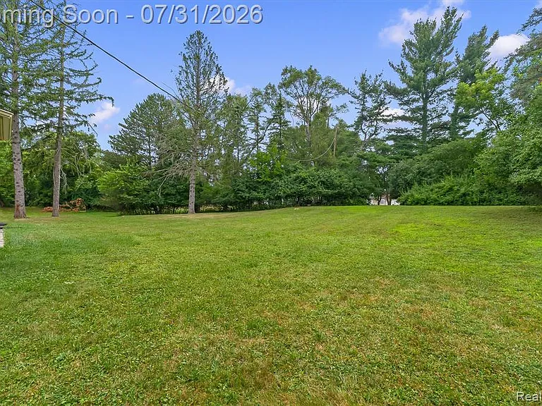 1592 Lone Pine Rd — Photo 35