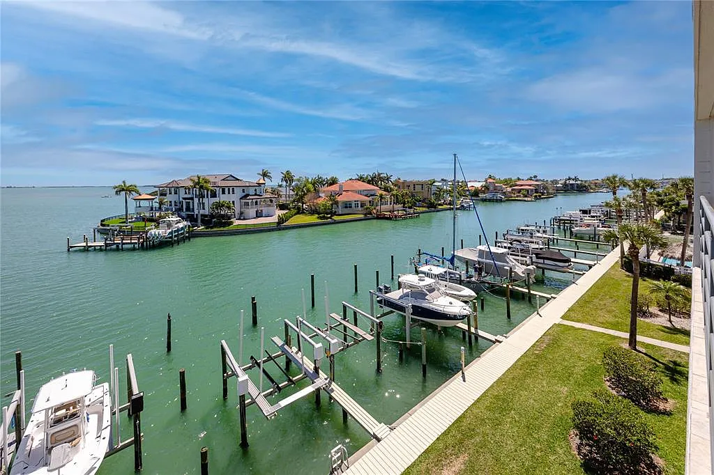2 bed, 2.0 bath, 1365 sqft, $4,000 — Photo 1