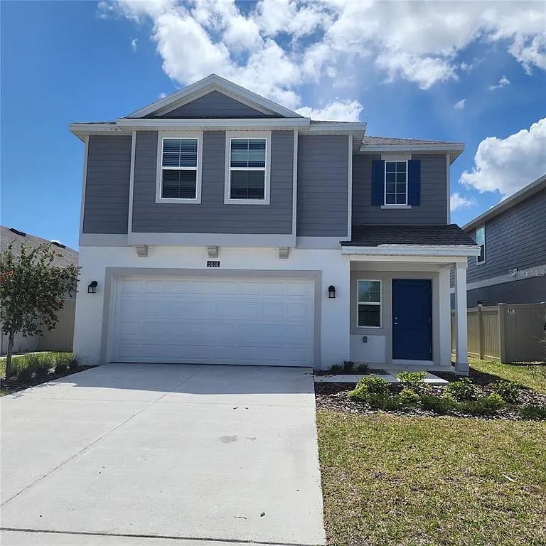 4 bed, 2.5 bath, 2370 sqft, $2,300 — Photo 1