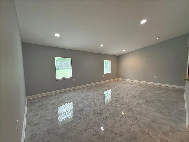 10451 N Essex Dr — Photo 6