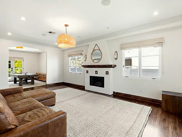 4363 Irvine Ave — Photo 8