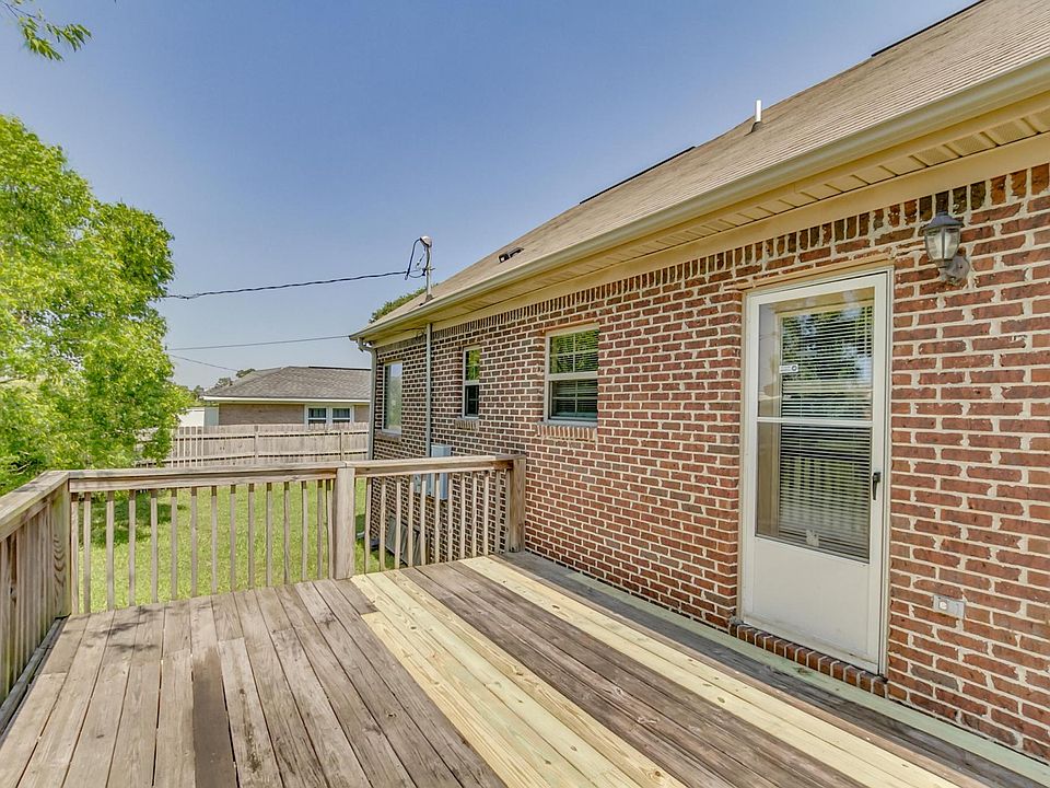 1st image of 225 Cedar Crst