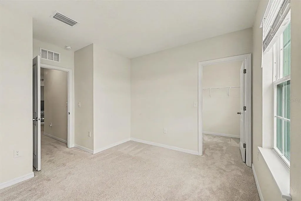 5 bed, 3.5 bath, 3561 sqft, $3,600 — Photo 2