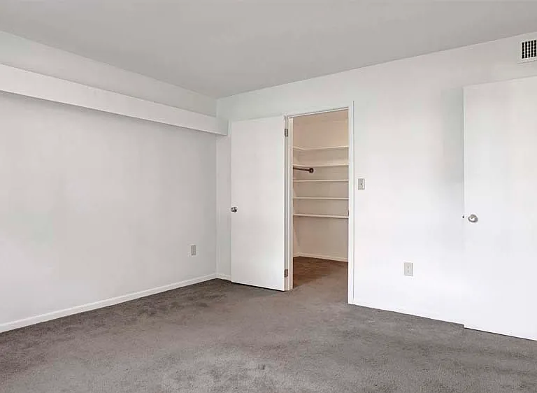 Corliss Apartments — Photo 9