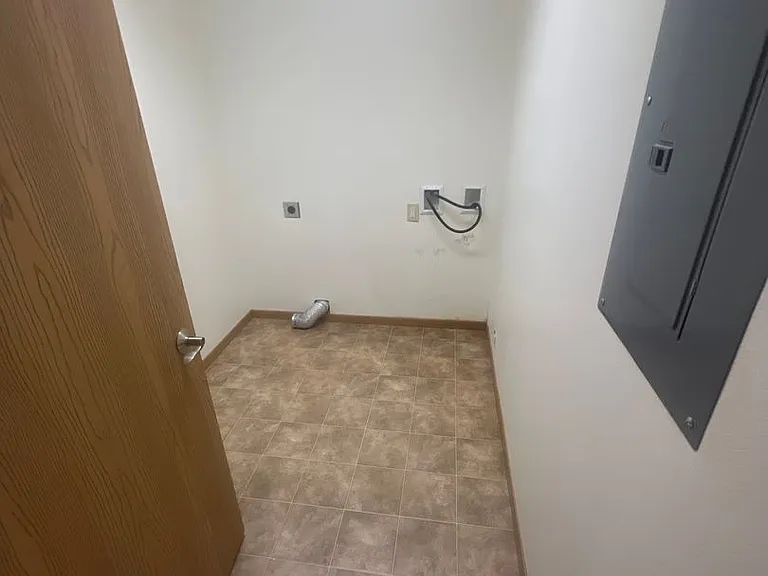 731 Illinois Ave NW — Photo 9