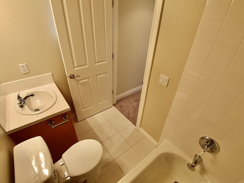 1st image of 3902B NE 51st St