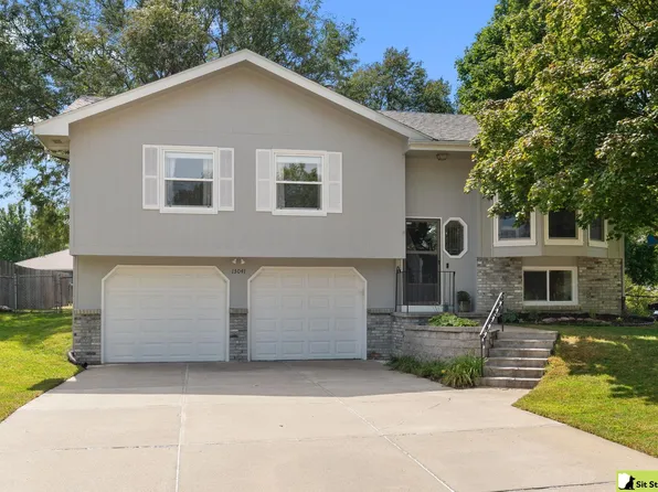 13041 Crown Point Ave, Omaha, NE 68164