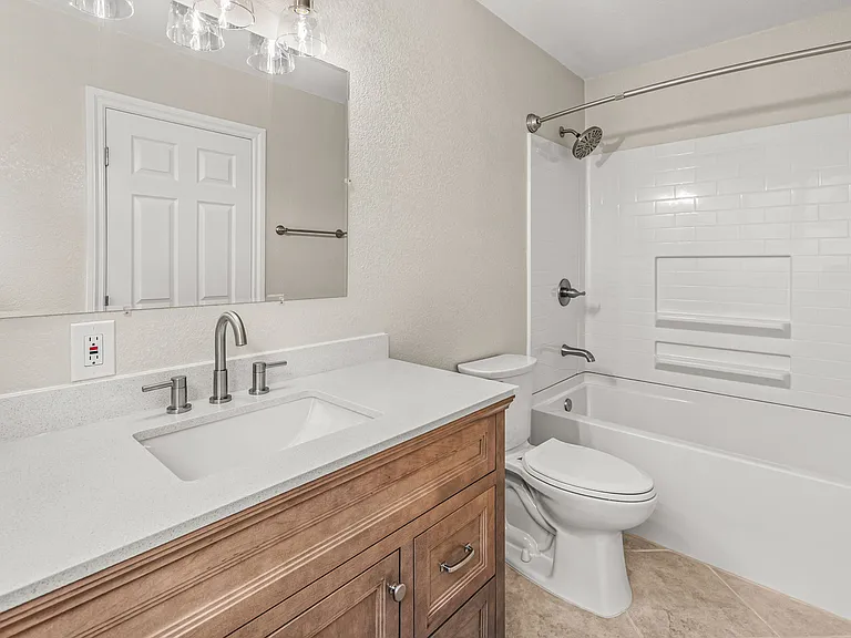 216 Guajome St #A — Photo 23