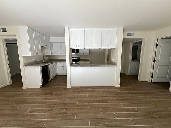5th image of 6645 Woodman Ave APT 122