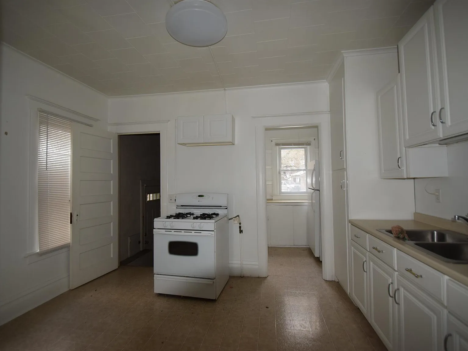 326 Field St — Photo 4