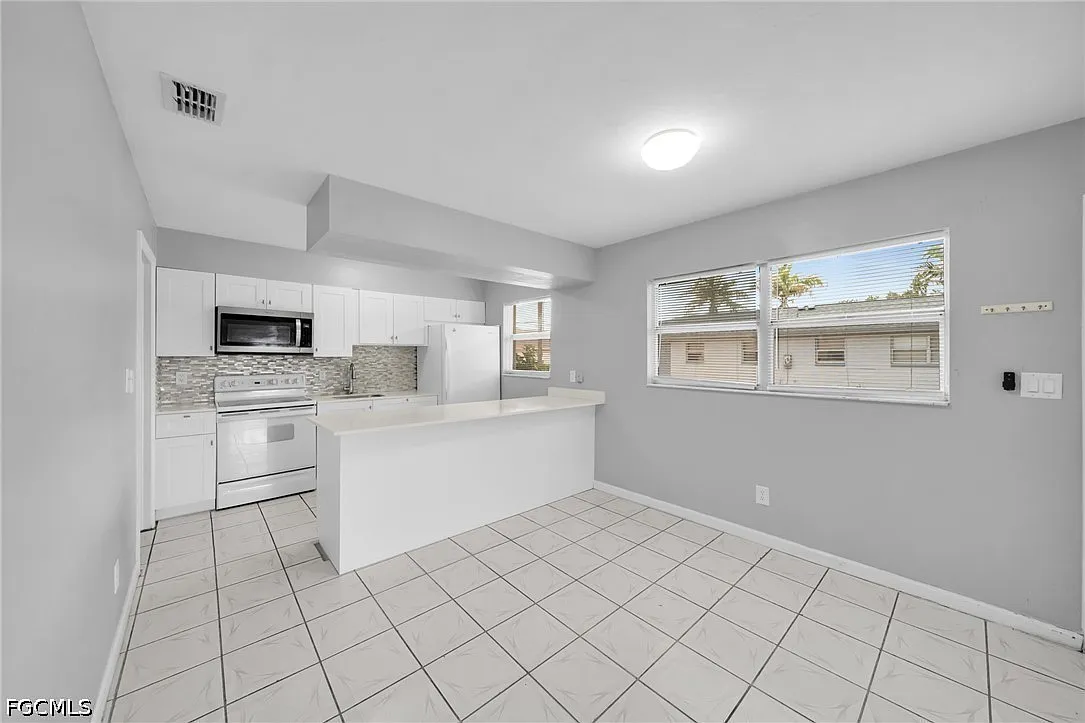 2 bed, 1.0 bath, 950 sqft, $1,350 — Photo 3