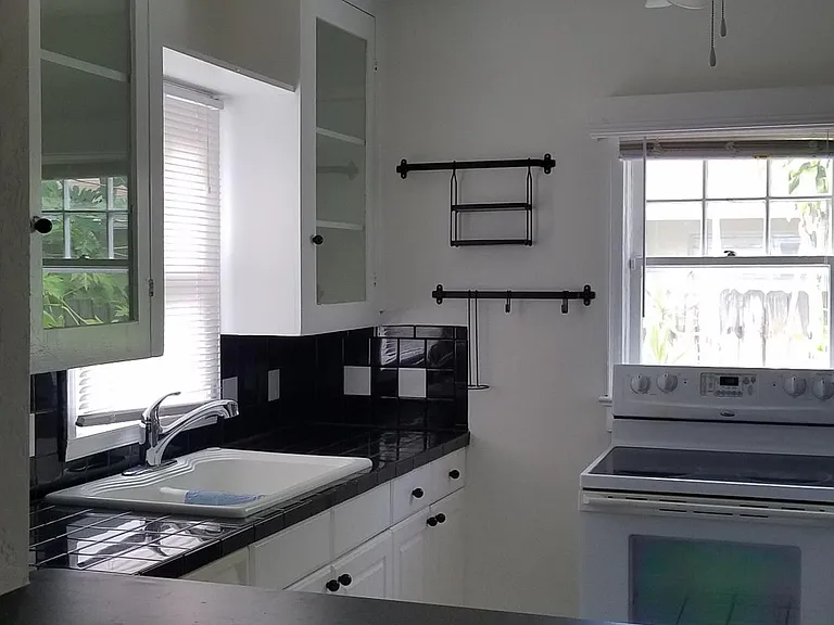 917 Tequesta St — Photo 2
