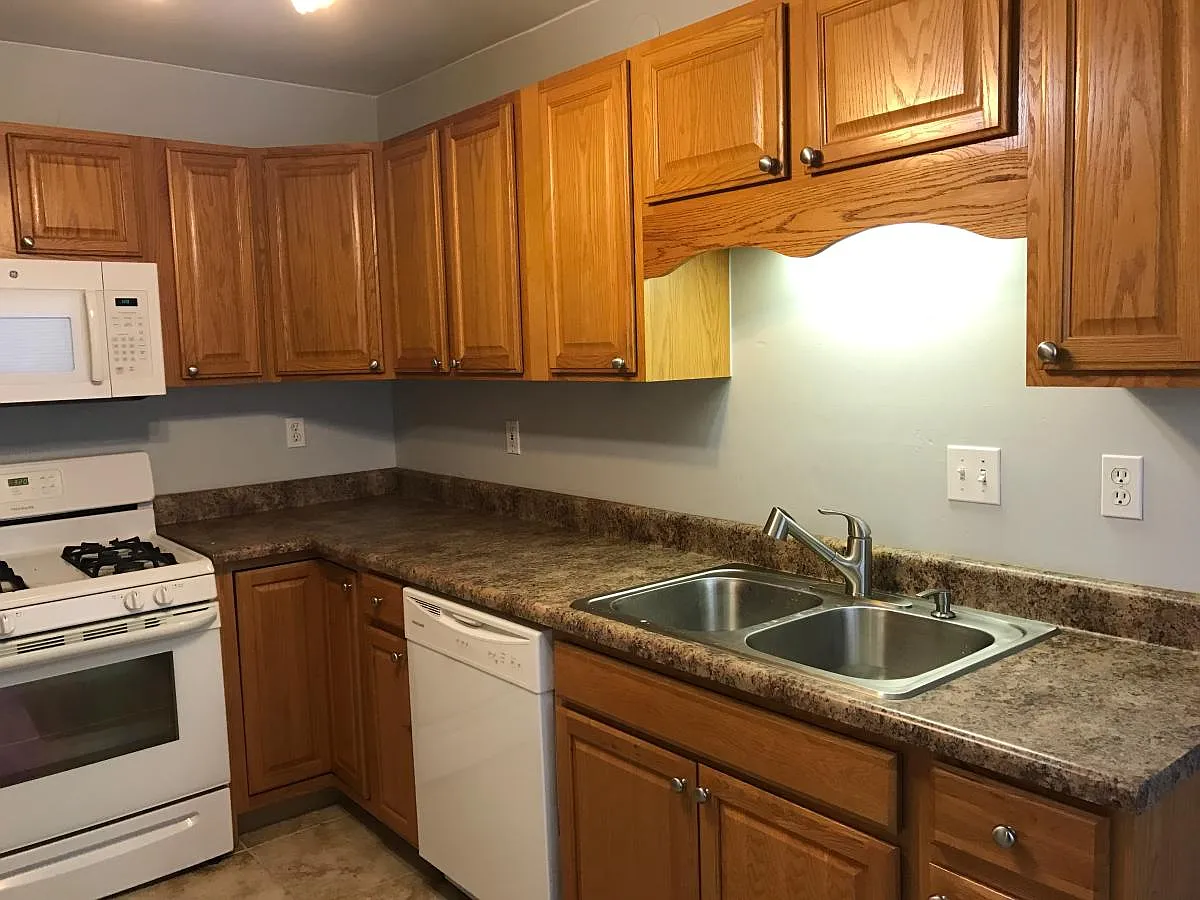 4 bed, 1544 sqft, $1,995 — Photo 2