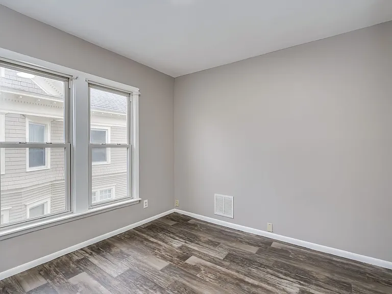 1025 State St — Photo 16