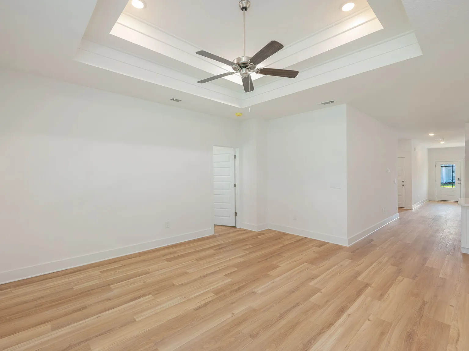 4 bed, 1799 sqft, $3,200 — Photo 3