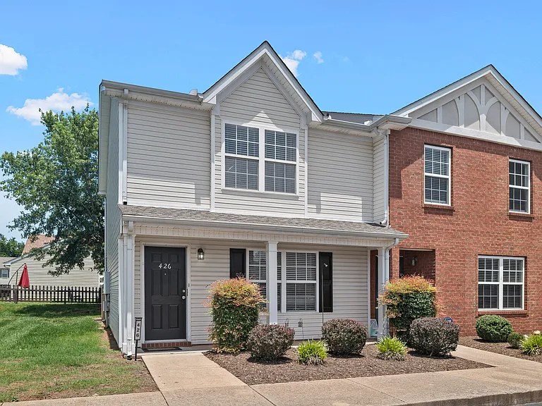 426 Arapaho Dr — Photo 1