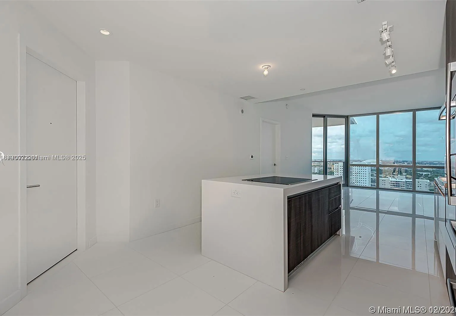 2 bed, 3.0 bath, 1630 sqft, $6,350 — Photo 3