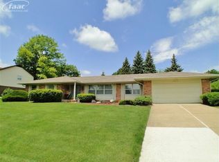 6517 Kings Pointe Rd, Grand Blanc, MI 48439